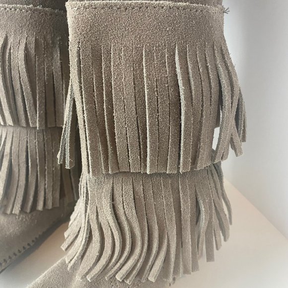 Minnetonka 3-Layer Soft Suede Fringe Boot Grey Size 6 - Picture 6 of 14